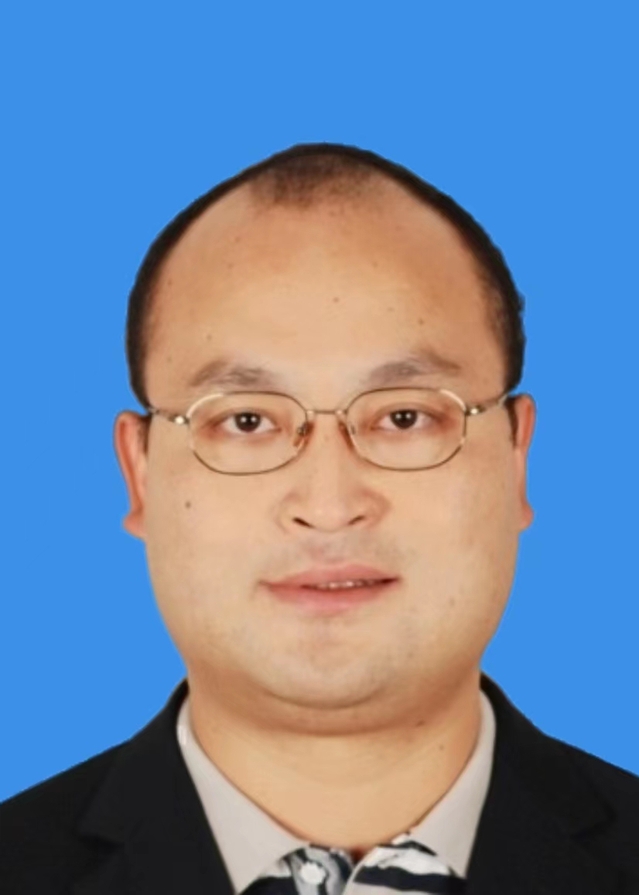 【模范教师风采】花榕：立身学术 砥砺钻研