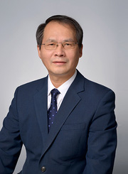 潜心研究林元华勇攀材料峰